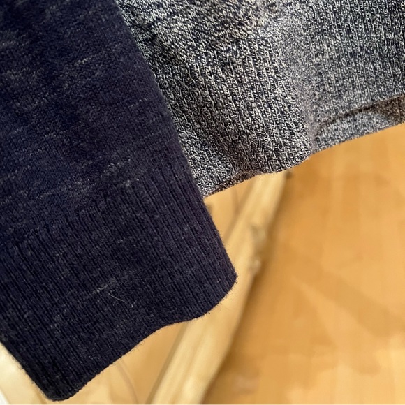 Hollister Crewneck Icon Sweater - Picture 4 of 11